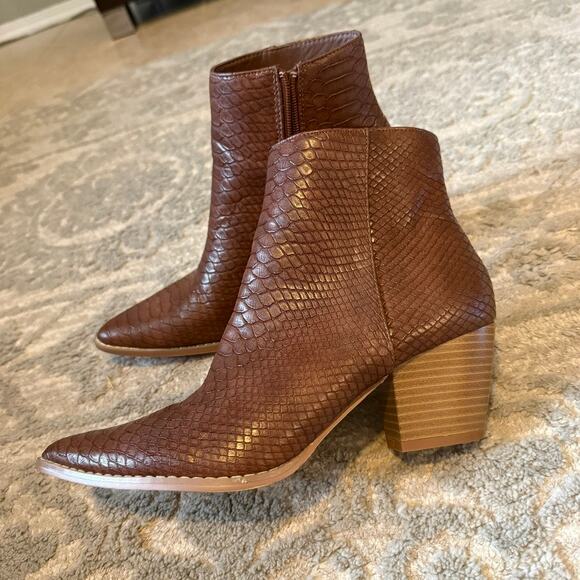 Lulu's x Matisse Spirit 7.5 snake pointed toe ankle booties 2900 - Picture 8 of 9